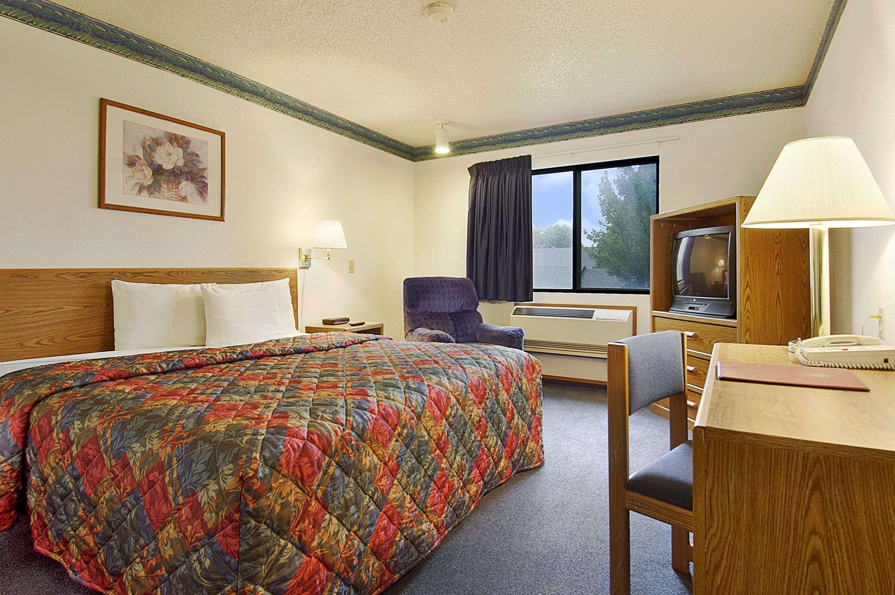 Мотель Super 8 By Wyndham Omaha/West Dodge Екстер'єр фото