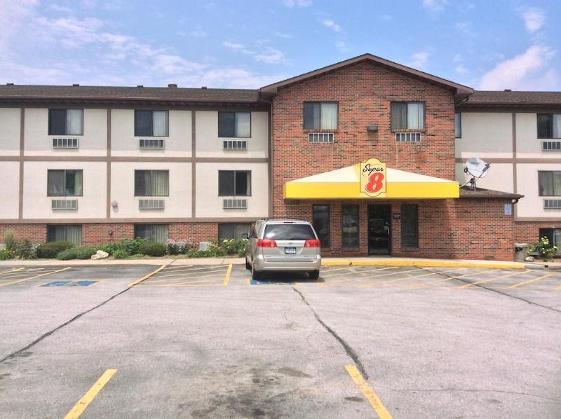 Мотель Super 8 By Wyndham Omaha/West Dodge Екстер'єр фото